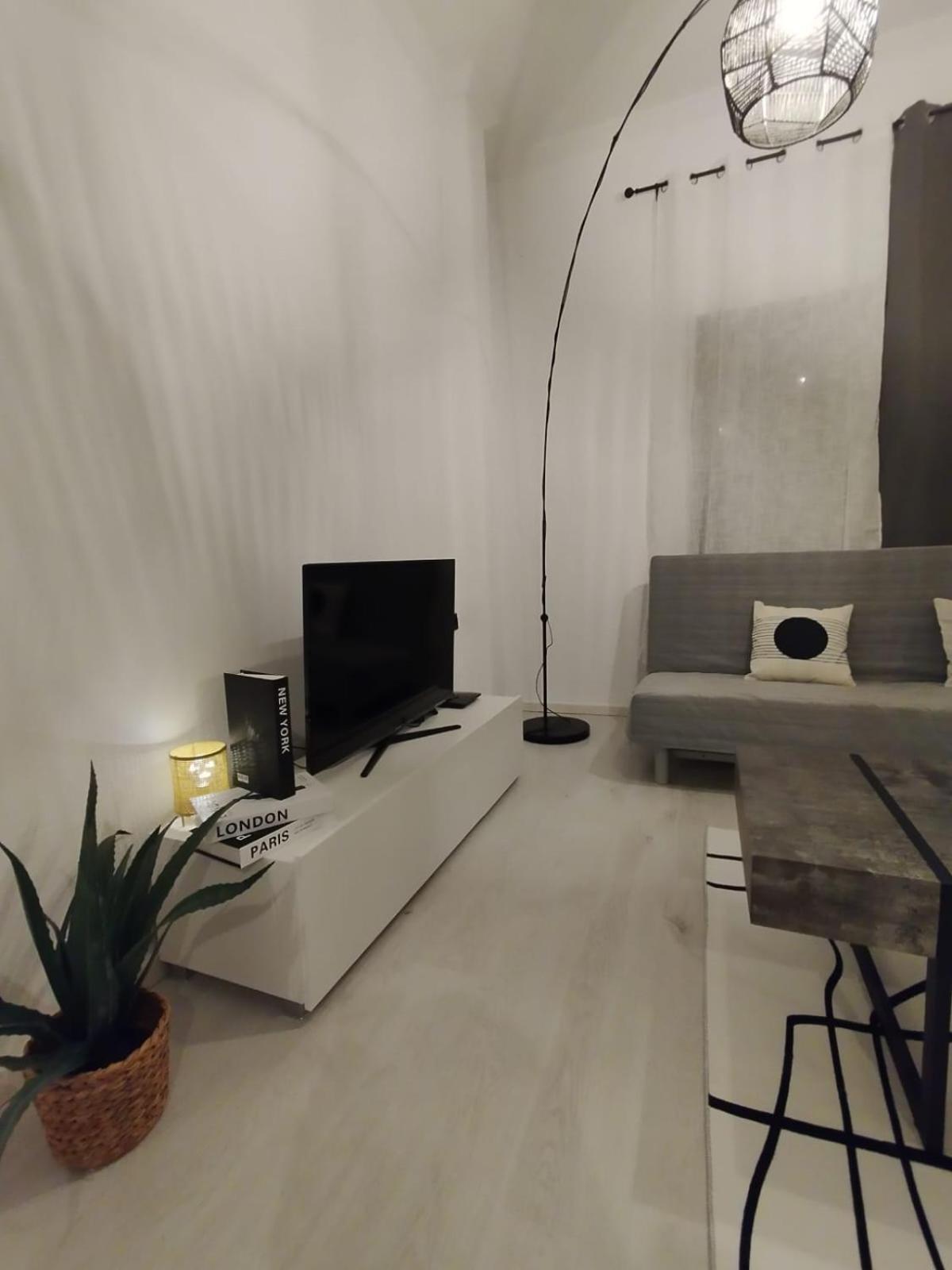 Black N' White Cozy Housegarden Dedeağaç Dış mekan fotoğraf